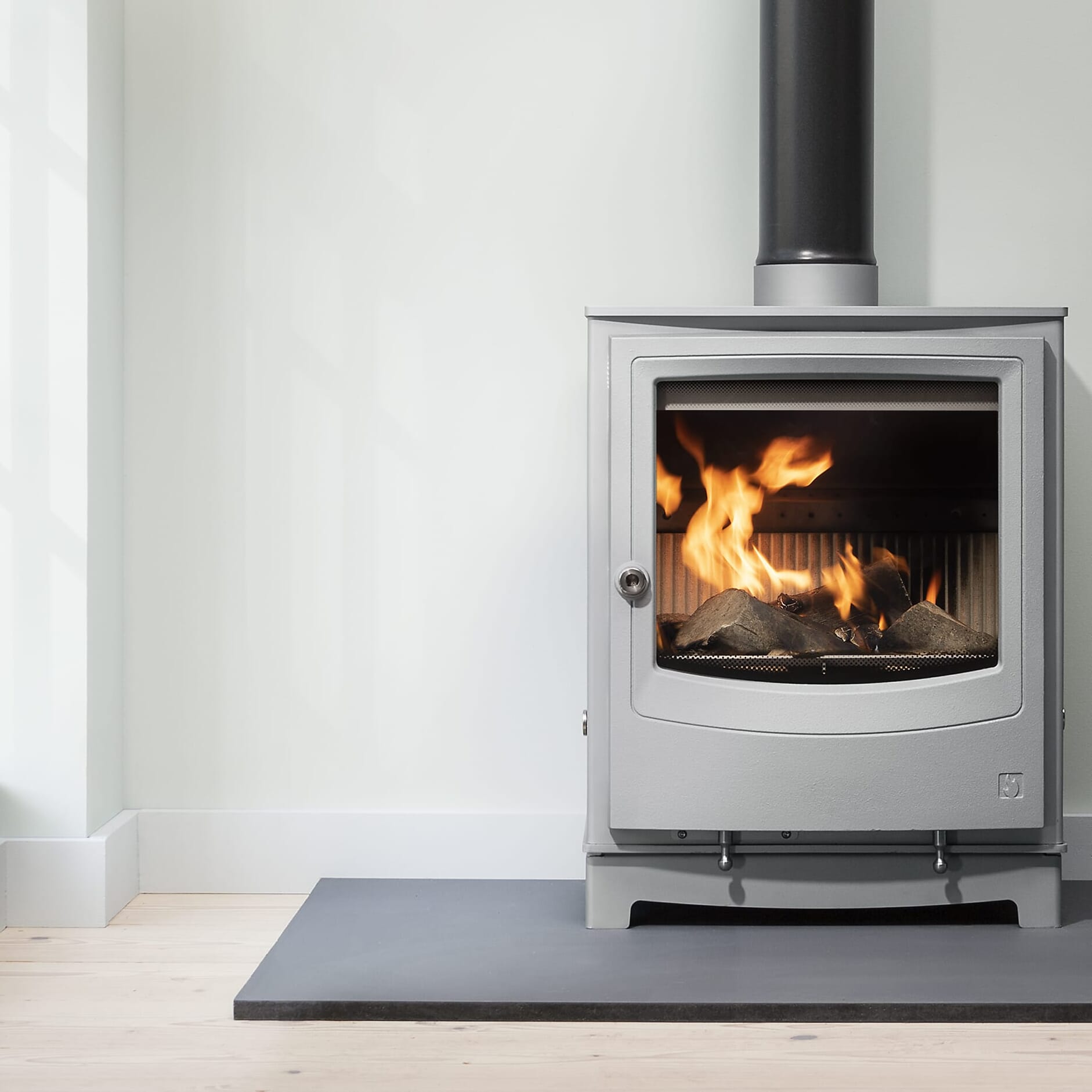 Arada Farringdon Small Eco multifuel stove shown in optional Mist colourway