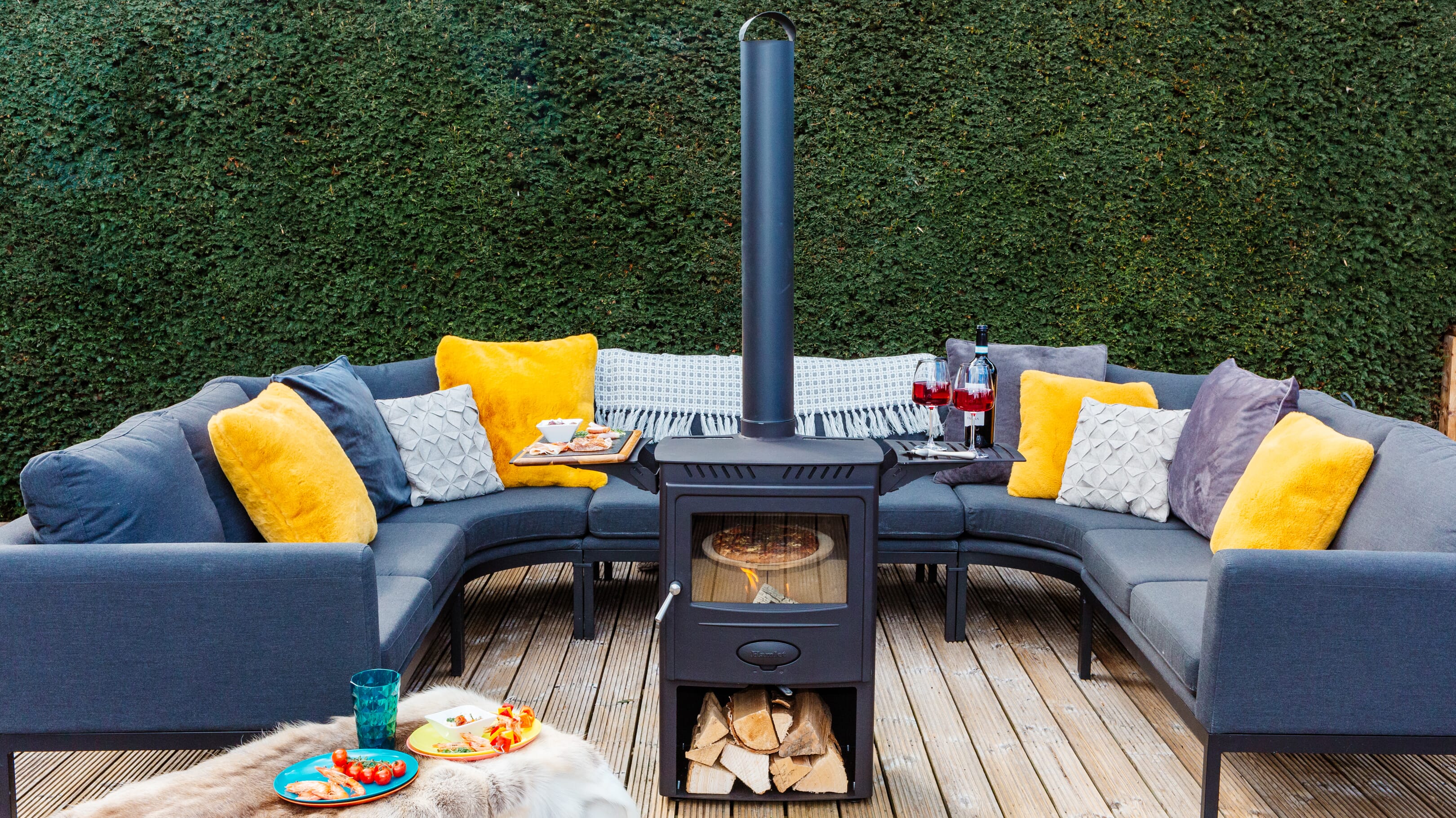 Arada Garden Heater with optional shelves and pizza support cooking a pizza